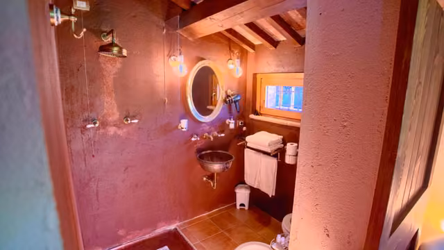 Bagno con doccia di Cantina D'Erasmo a Offida