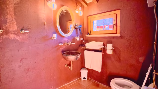 Bagno privato con lavandino e doccia di Cantina D'Erasmo
